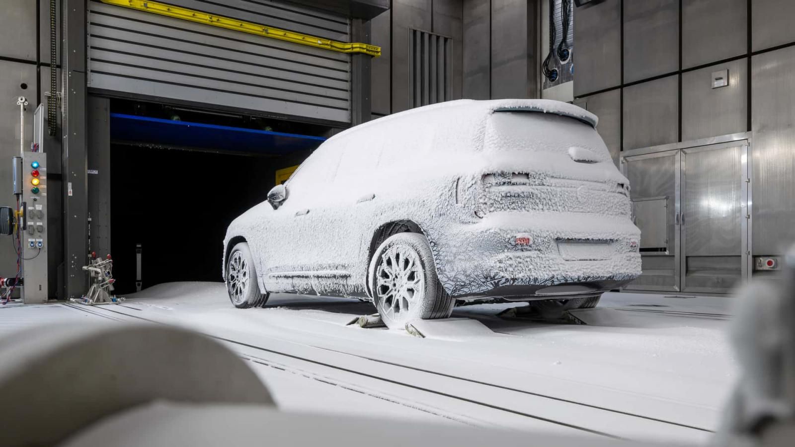 Πρώτες teaser εικόνες της νέας Mercedes GLB που έρχεται στις 8/12